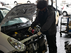 自動車リサイクル部品へ再生させます。